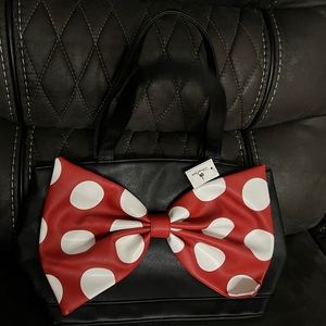 Disney Parks Oversized Box Minnie Mouse Bag.
Never used-Still has tag!